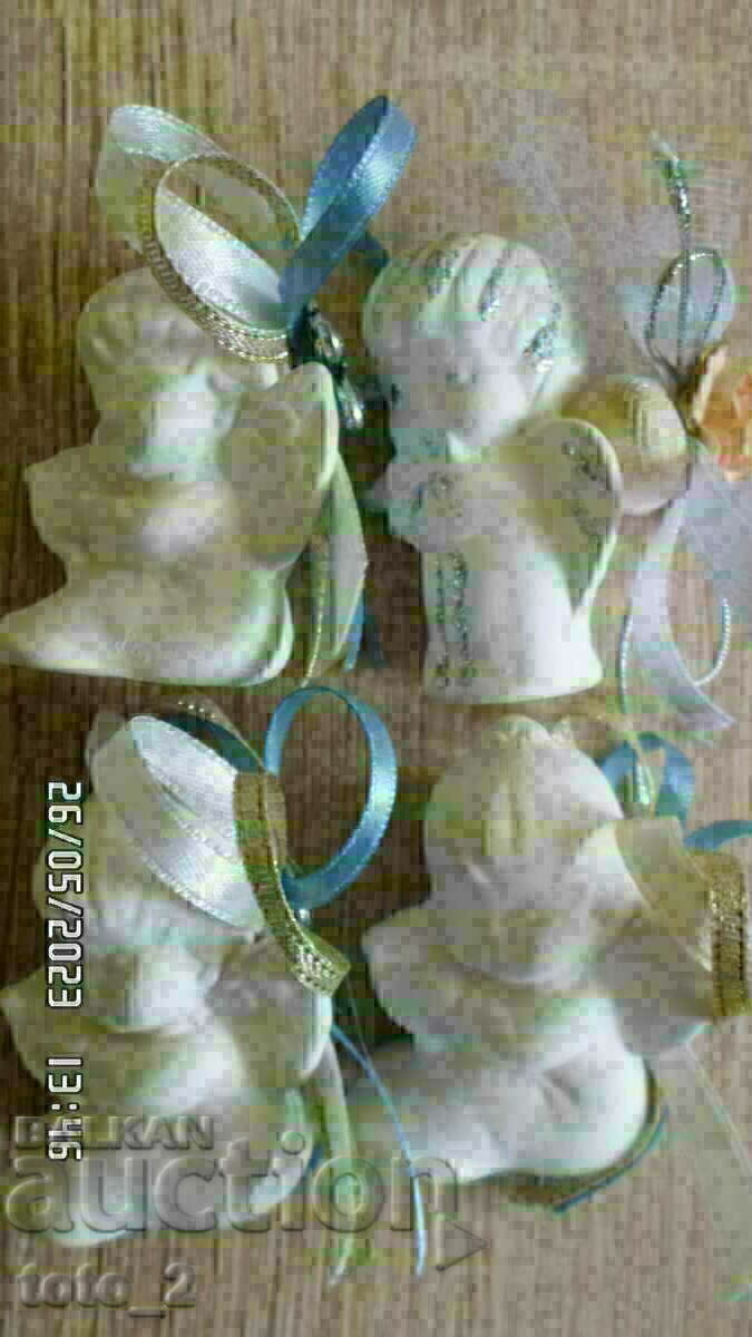 4 FIGURES / ANGELS / 4 FIGURES / ANGELS /