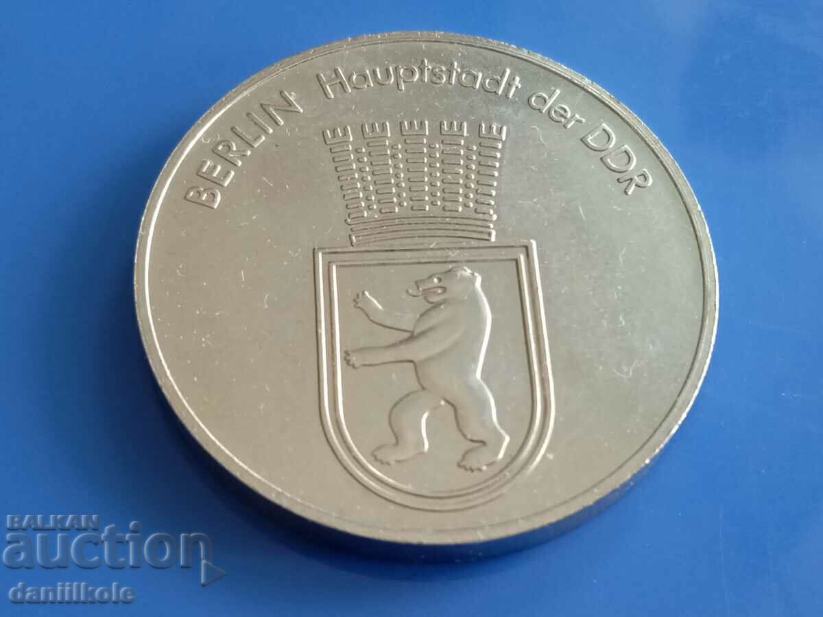 Delivery of *$*Y*$* BERLIN - CAPITAL OF THE GDR BRANDENBURG GATE *$*Y*$* Delivery of *$*Y*$* BERLIN - CAPITAL OF THE GDR BRANDENBURG GATE *$*Y*$*