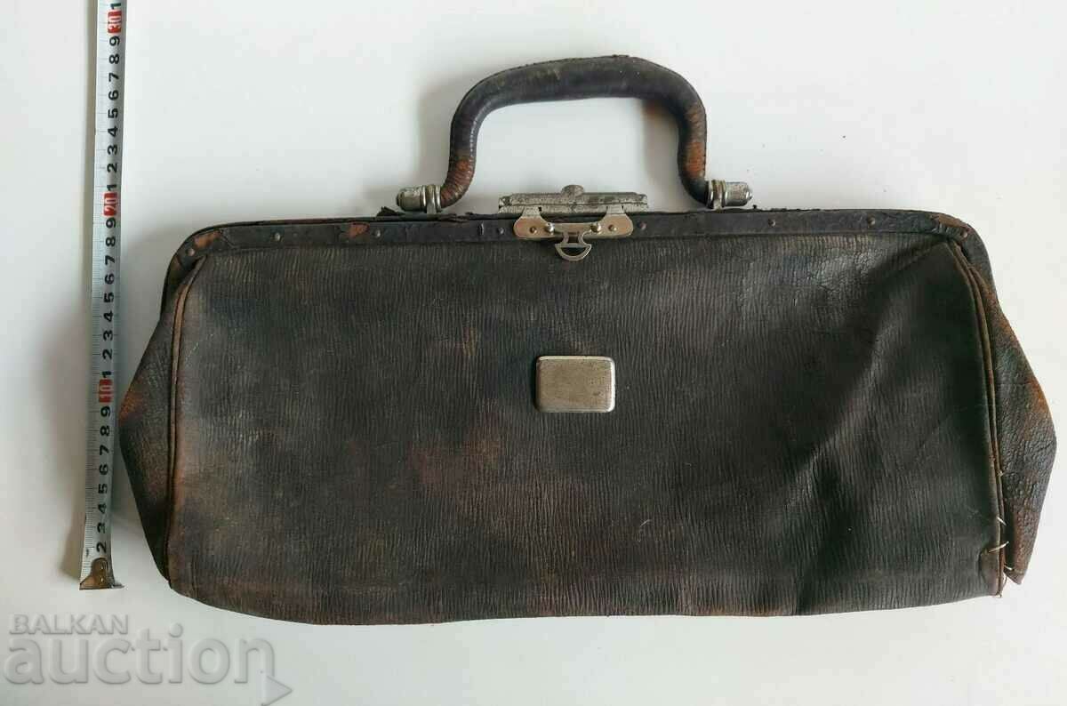 VERY OLD MEDICAL DOCTOR'S LEATHER BAG