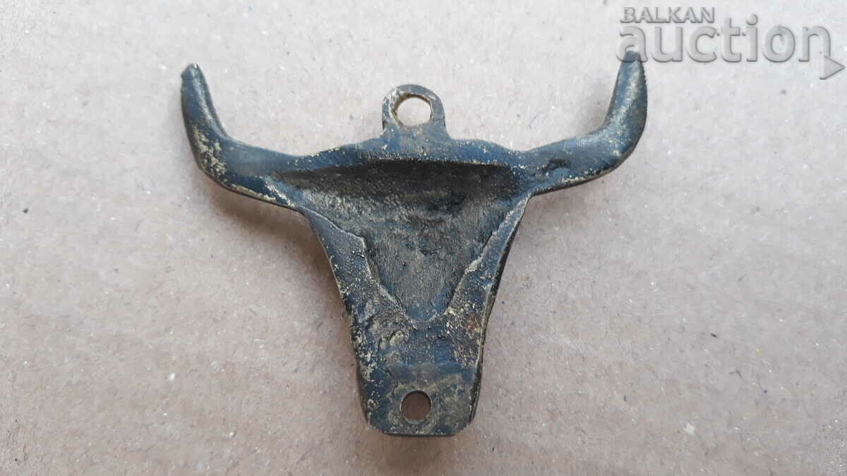 Delivery of antique bronze bull head amulet Delivery of antique bronze bull head amulet