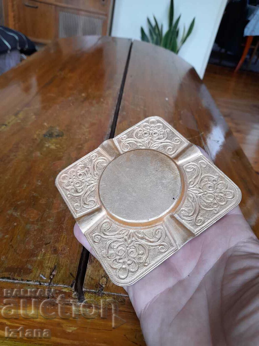 Delivery of Old ashtray Delivery of Old ashtray