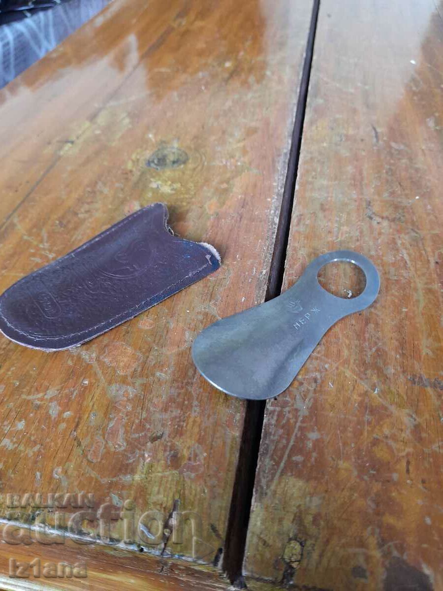 Delivery of Old shoemaker Delivery of Old shoemaker