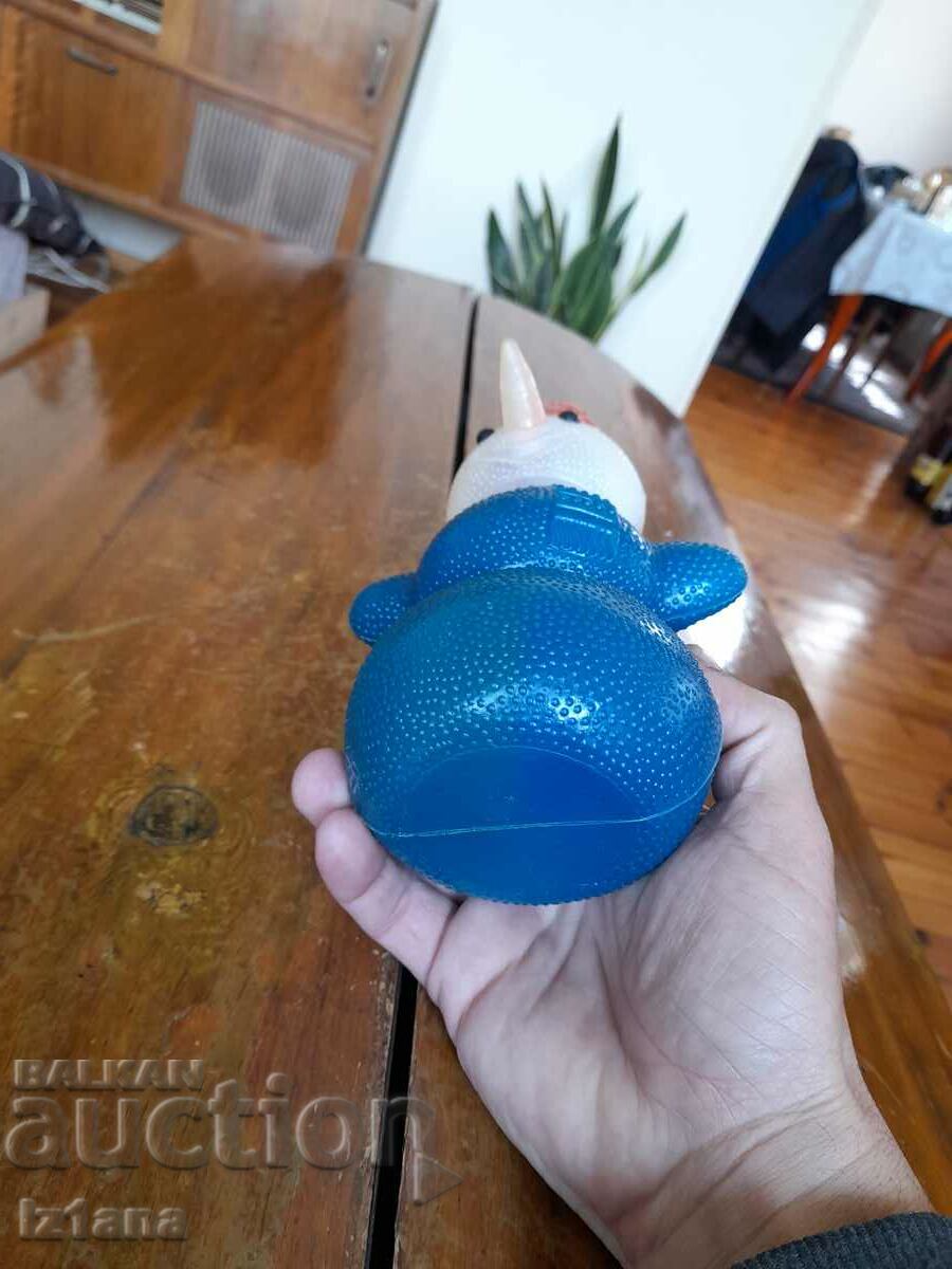 Delivery of Old toy Snowman