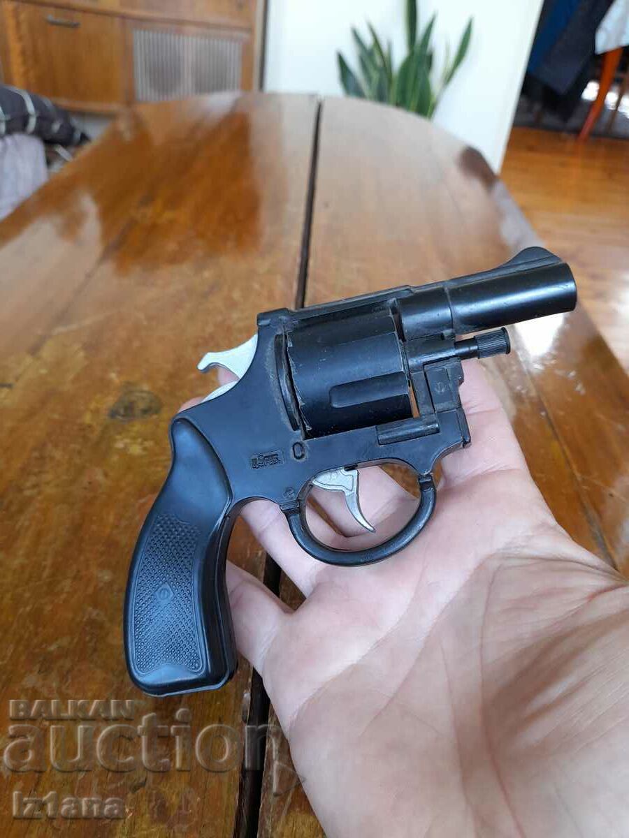 Δημοπρασία Ένα παλιό πυροβόλο όπλο Δημοπρασία Ένα παλιό πυροβόλο όπλο