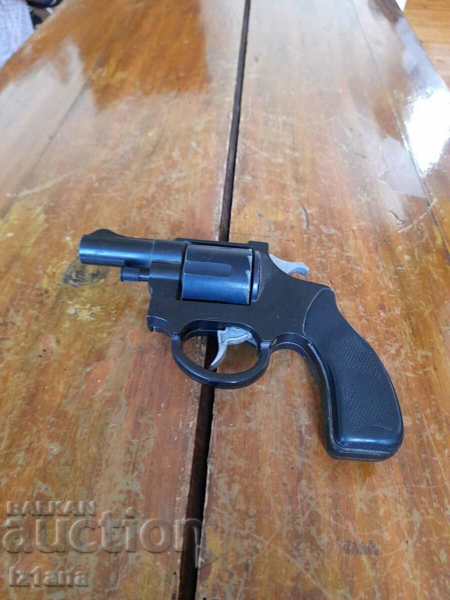 An old cartridge gun