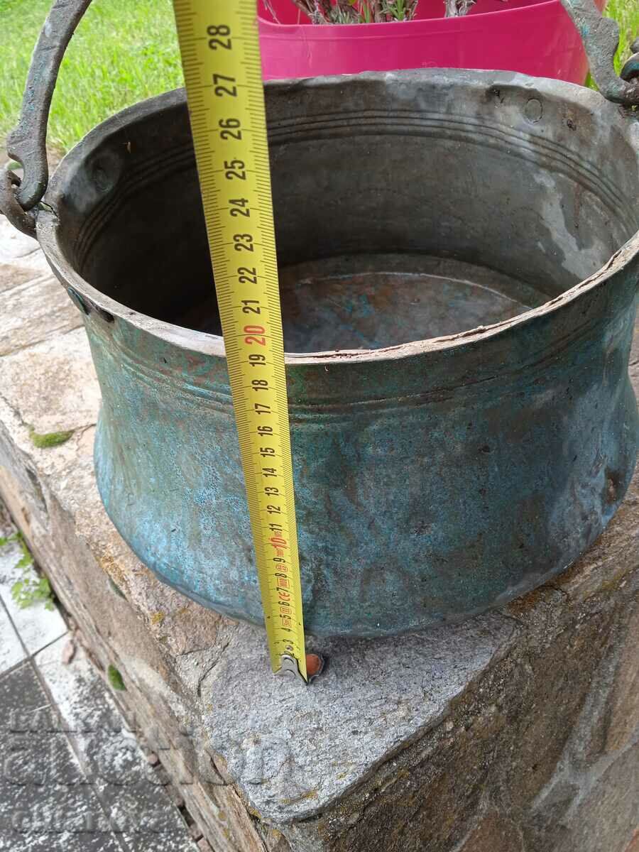 Δημοπρασία Μια μεγάλη χάλκινη αρκούδα Δημοπρασία Μια μεγάλη χάλκινη αρκούδα