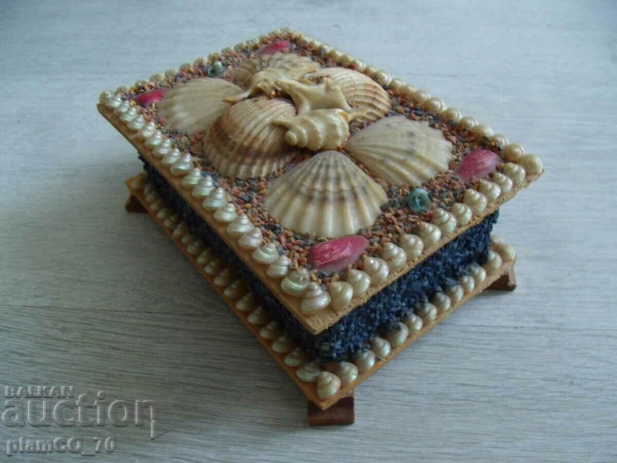 Delivery of No.*7007 old wooden box - shell ornaments Delivery of No.*7007 old wooden box - shell ornaments