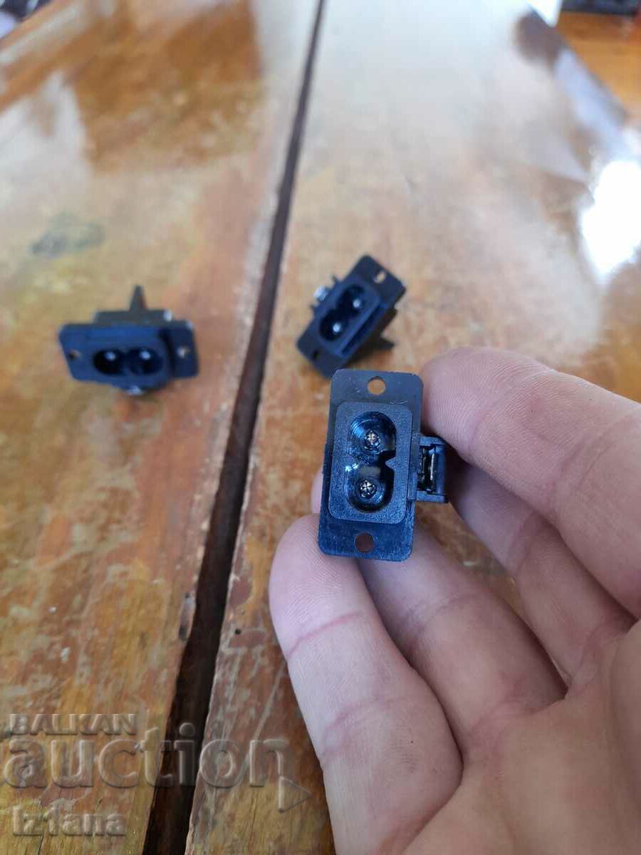 Παλιός σύνδεσμος, υποδοχή για καλώδιο ρεύματος με τιμή 15.00 BGN | € 7.67 Παλιός σύνδεσμος, υποδοχή για καλώδιο ρεύματος με τιμή 15.00 BGN | € 7.67