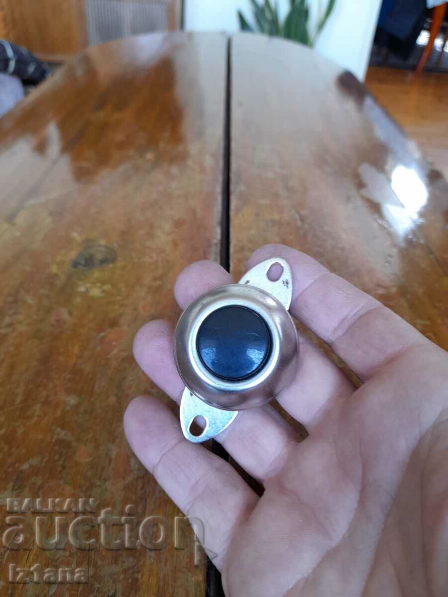Old button with price 9.00 BGN | € 4.60 Old button with price 9.00 BGN | € 4.60