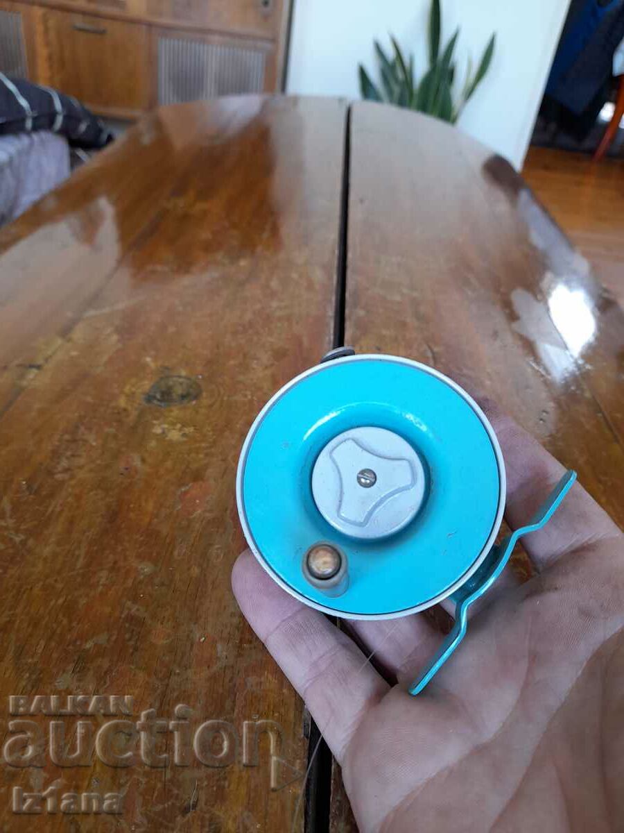 Old fishing reel with price 20.00 BGN | € 10.23 Old fishing reel with price 20.00 BGN | € 10.23