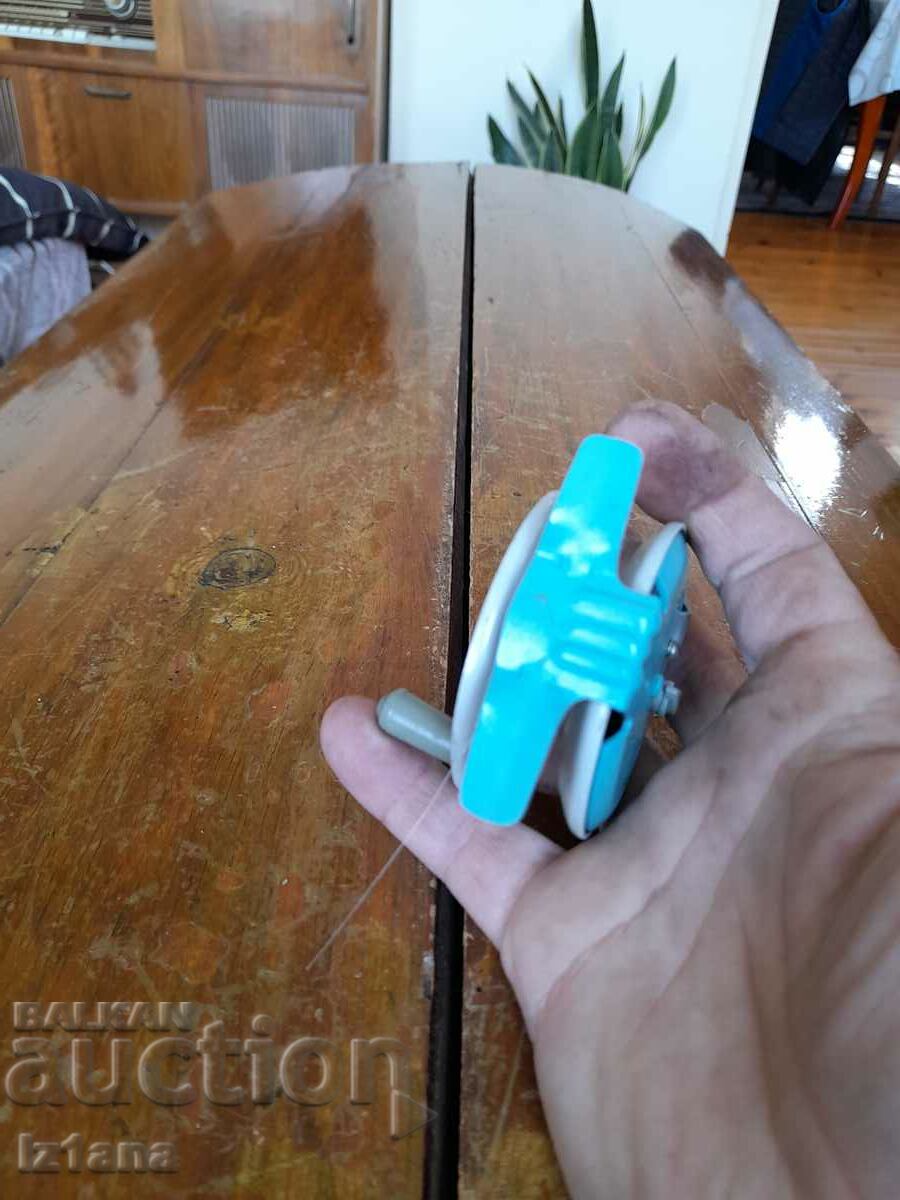 Auction Old fishing reel Auction Old fishing reel