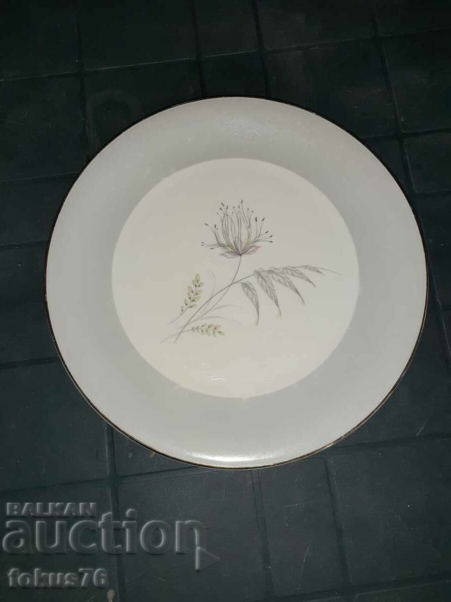 Farfurie mare de portelan Bavaria cu preț 15.00 BGN | € 7.67 Farfurie mare de portelan Bavaria cu preț 15.00 BGN | € 7.67