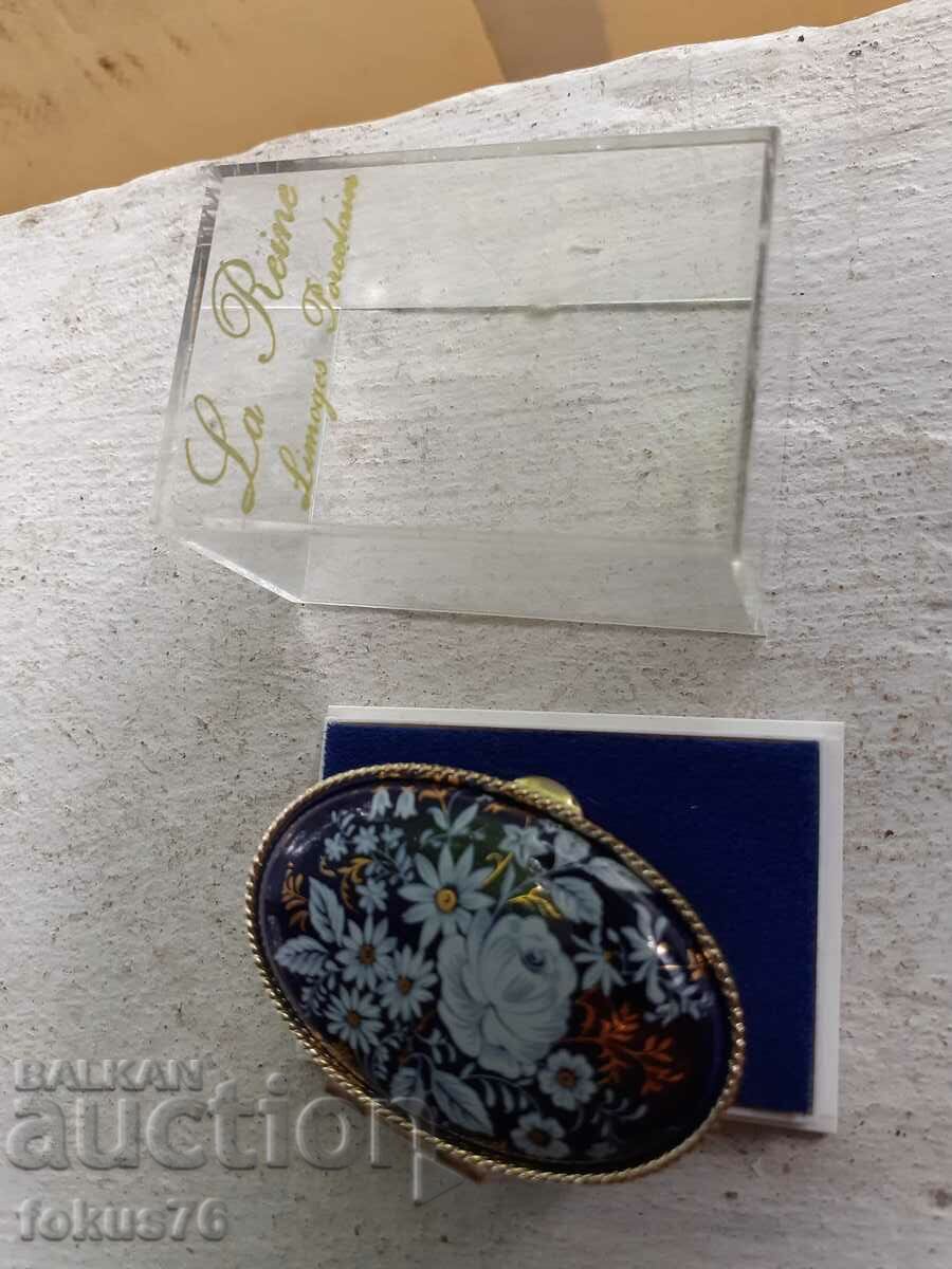 Small Limoges porcelain box with price 29.00 BGN | € 14.83 Small Limoges porcelain box with price 29.00 BGN | € 14.83