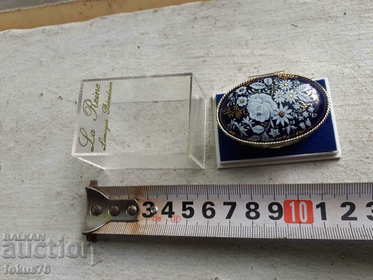 Small Limoges porcelain box - 7 Small Limoges porcelain box - 7