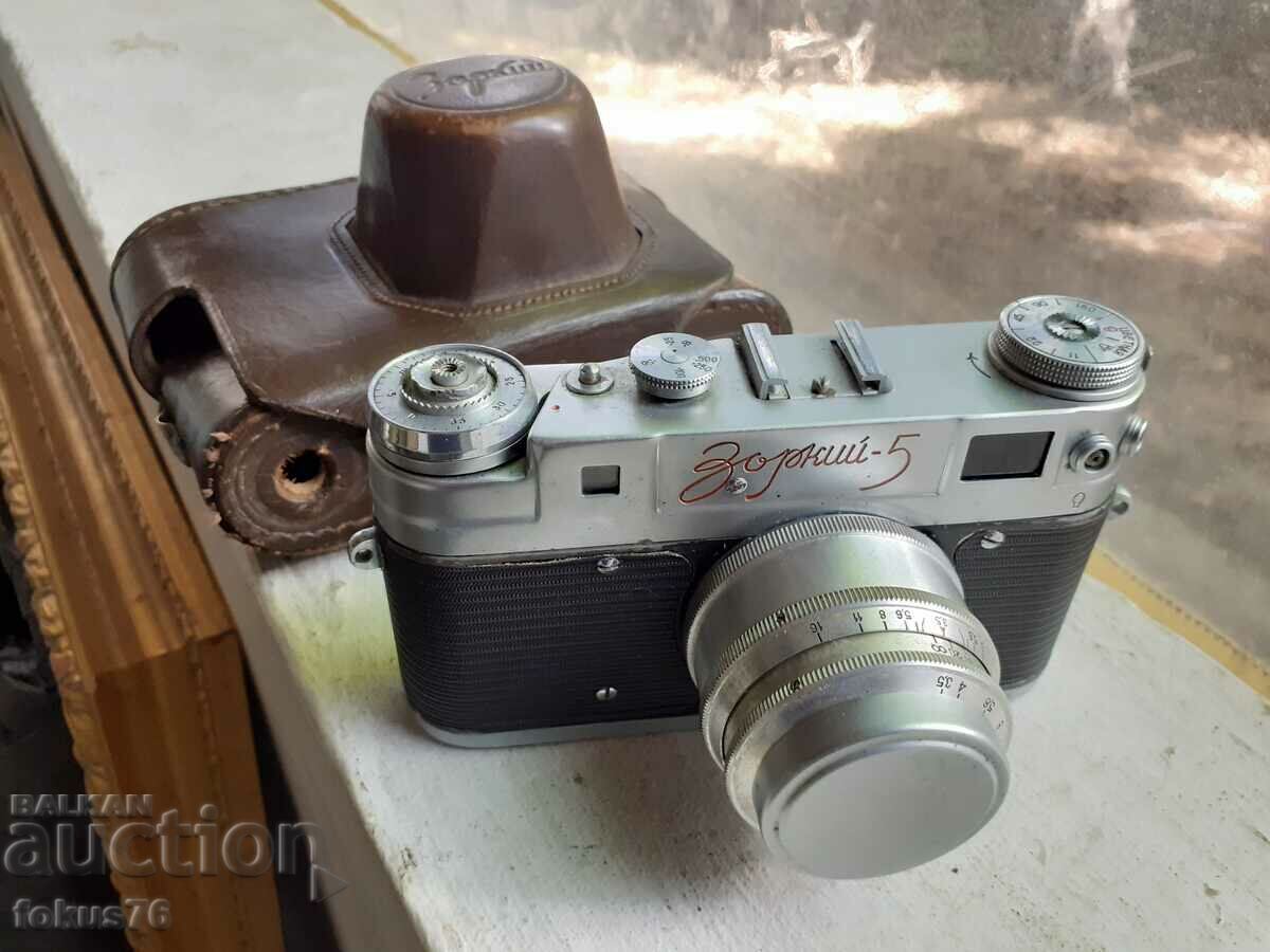 Стар съветски фотоапарат Зоркий 5
