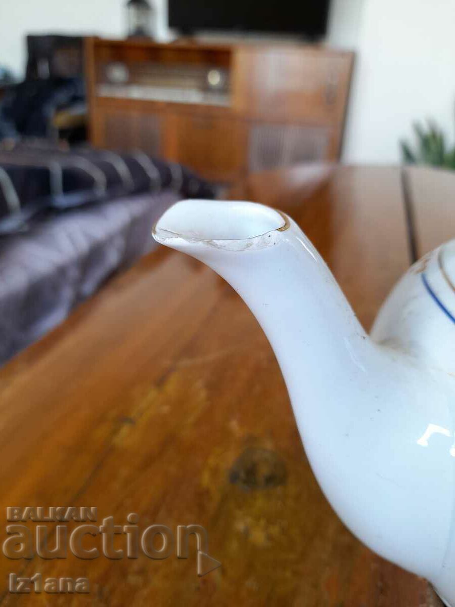 Auction An old porcelain teapot Auction An old porcelain teapot