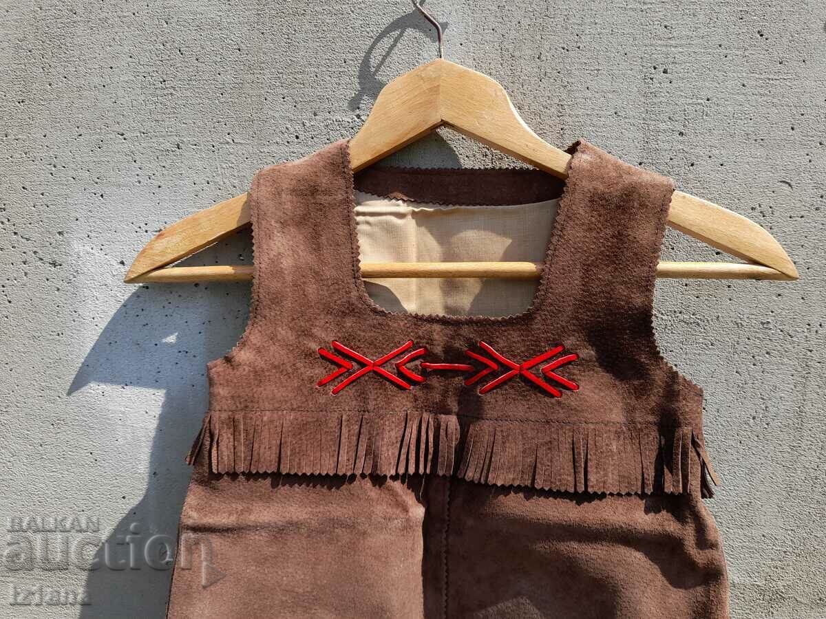 Old children's leather cloth with price 50.00 BGN | € 25.56 Old children's leather cloth with price 50.00 BGN | € 25.56