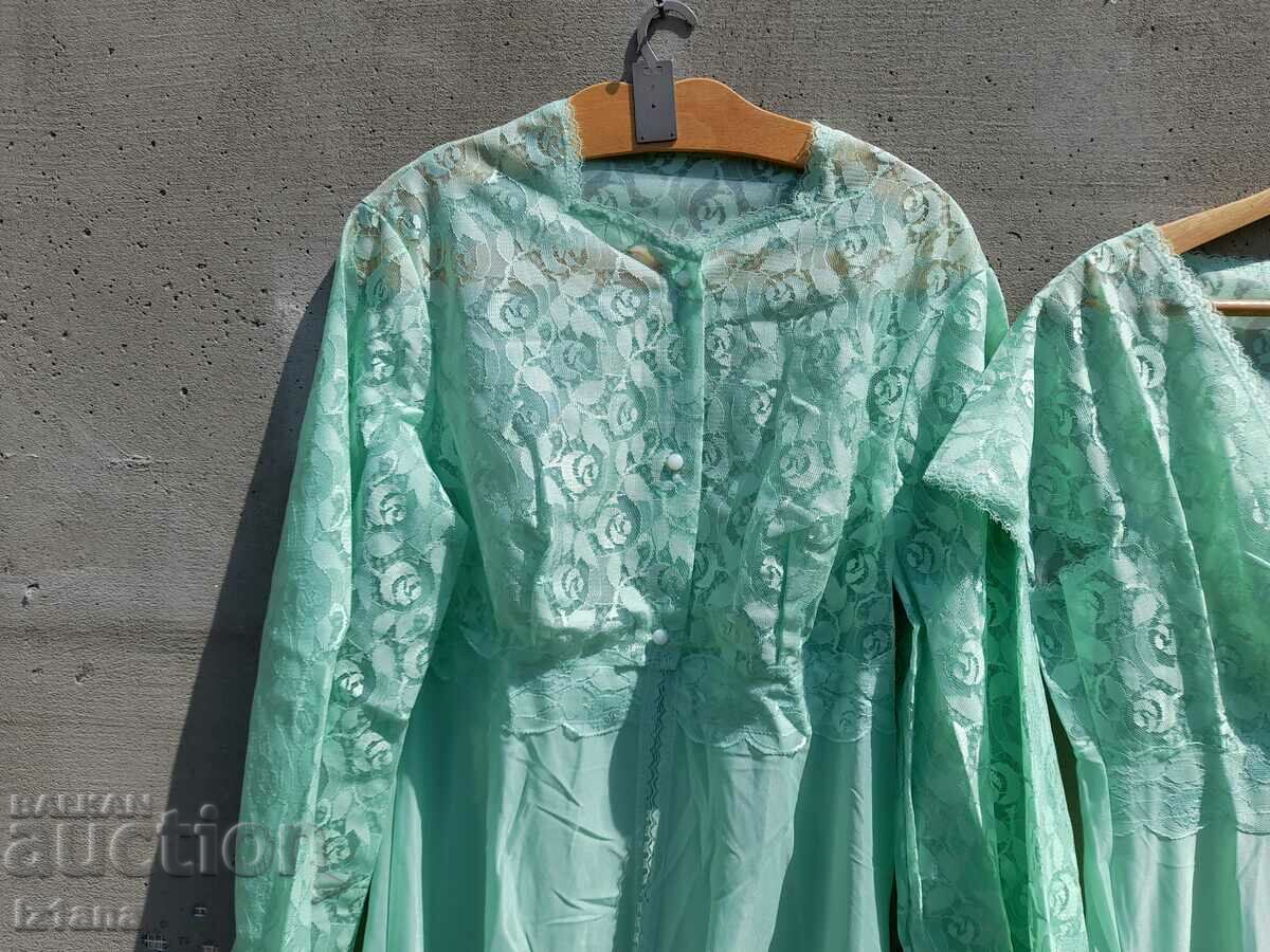 Livrarea Cămașă de noapte a unei bătrâne, nu-ți pasă