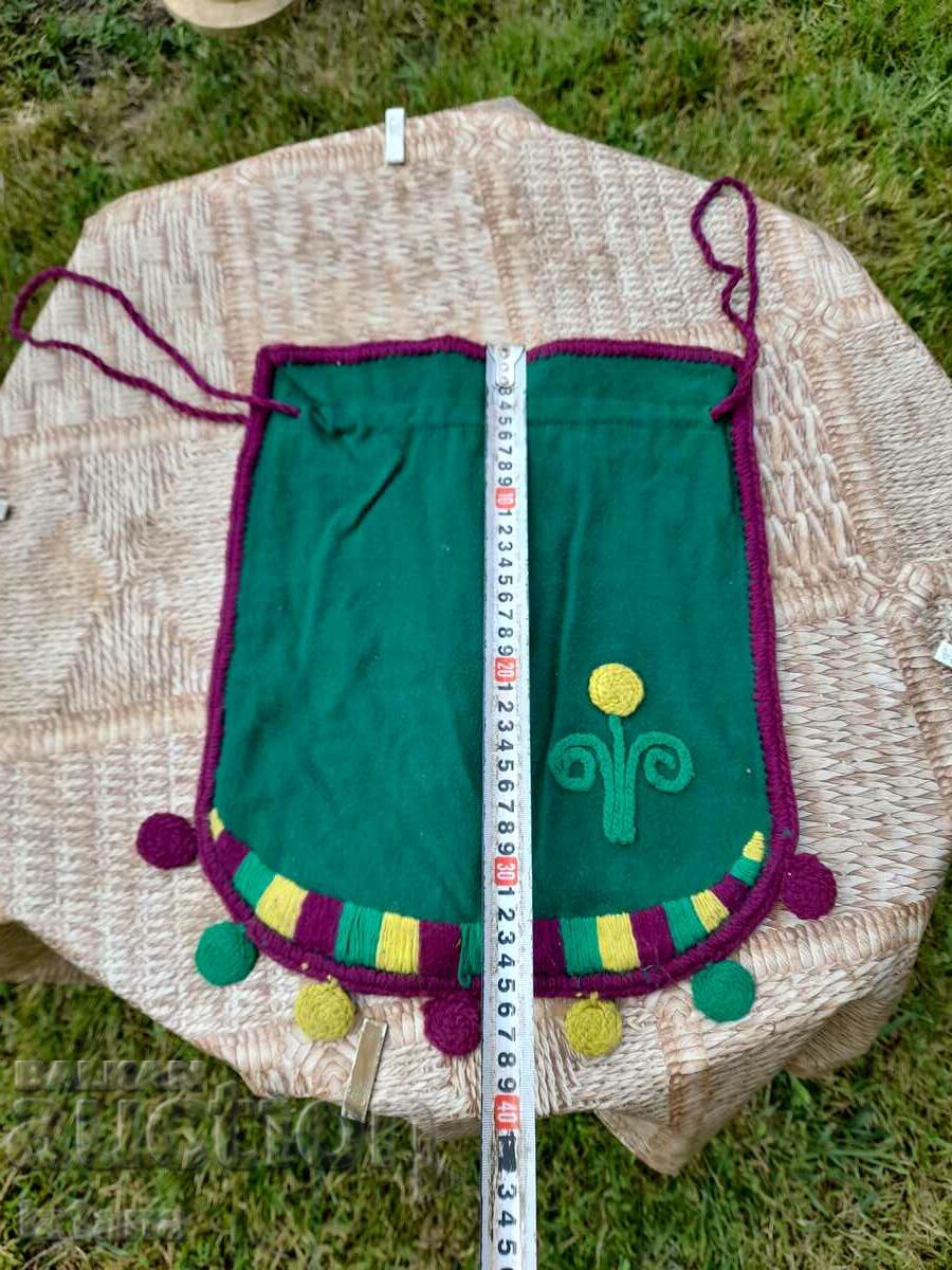 Geantă etno veche cu preț 20.00 BGN | € 10.23 Geantă etno veche cu preț 20.00 BGN | € 10.23