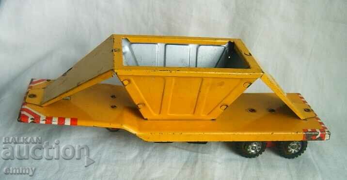 Licitație Remorcă, platformă - jucărie metalică, 17 cm Licitație Remorcă, platformă - jucărie metalică, 17 cm