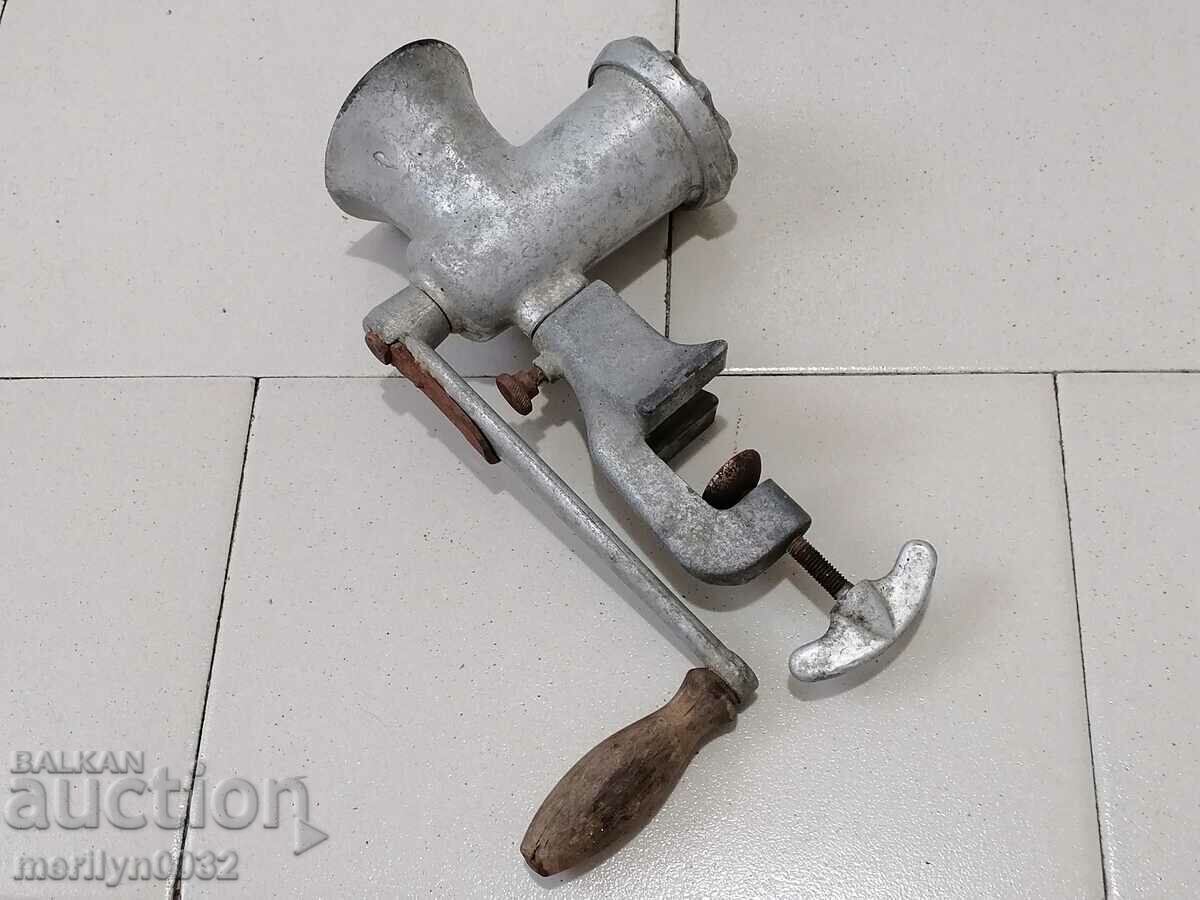 Auction An old meat grinder, a milling machine Auction An old meat grinder, a milling machine