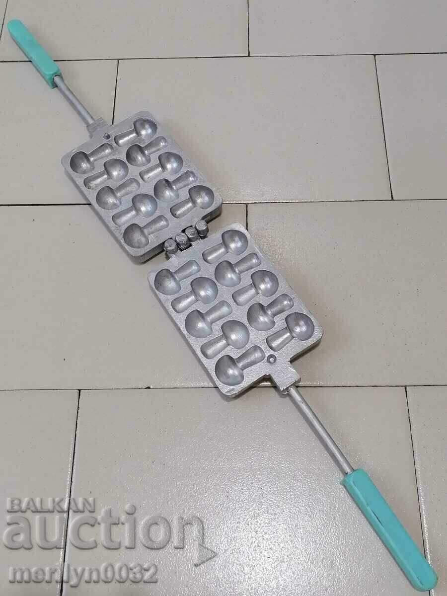 Παράδοση Παλιά φόρμα για το ψήσιμο γλυκών Παράδοση Παλιά φόρμα για το ψήσιμο γλυκών