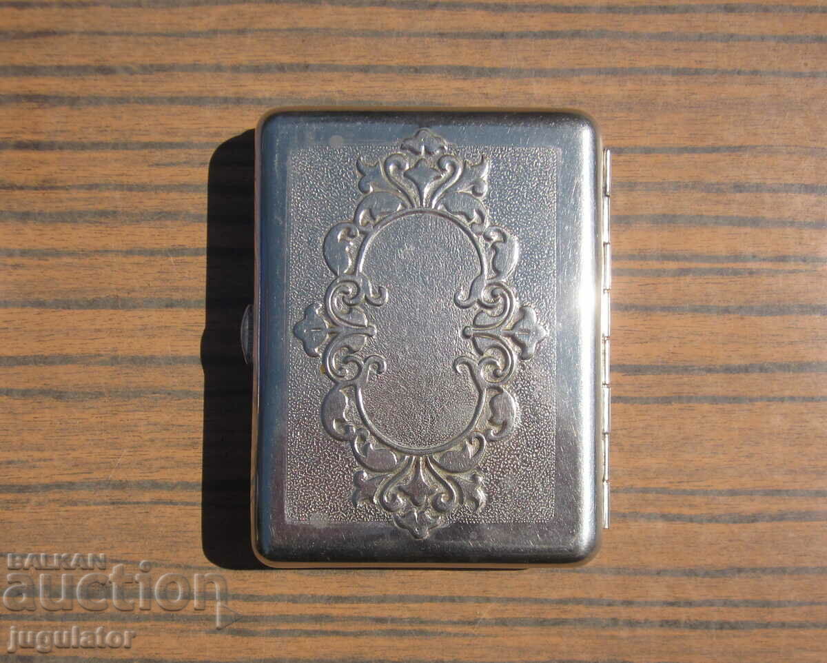 old antique metal snuffbox with ornaments with price 30.00 BGN | € 15.34 old antique metal snuffbox with ornaments with price 30.00 BGN | € 15.34