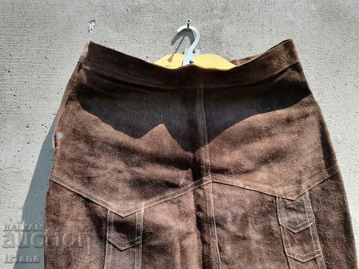 Fusta veche din piele cu preț 15.00 BGN | € 7.67