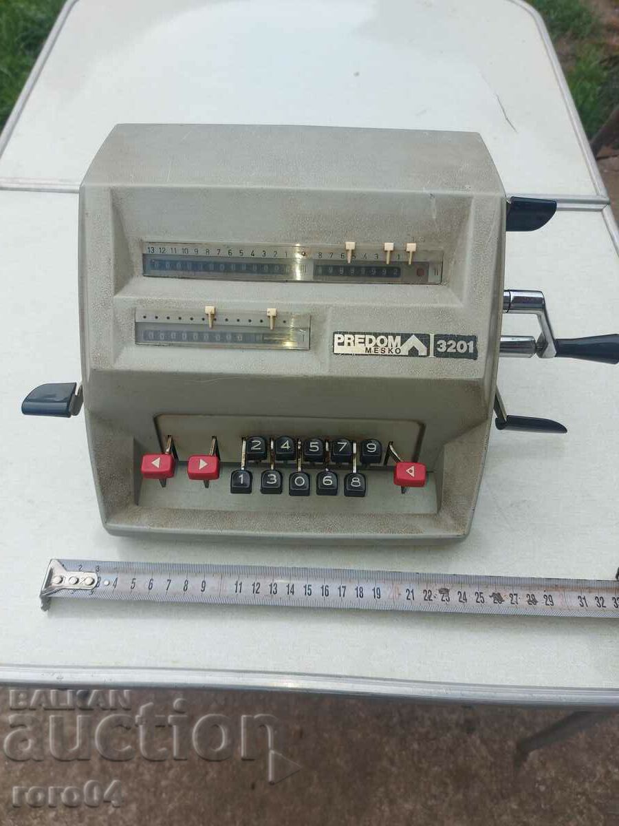 Το παλιό μηχανικό υπολογιστή