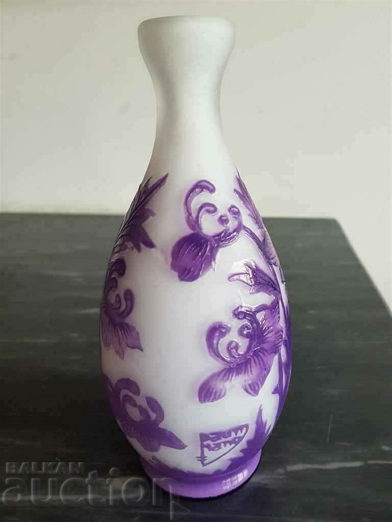 Frumoasa vaza NANCY DAUM NANCY secession mov replica cu preț 400.00 BGN | € 204.52 Frumoasa vaza NANCY DAUM NANCY secession mov replica cu preț 400.00 BGN | € 204.52