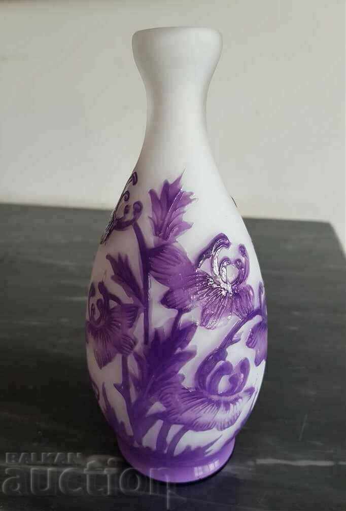 Licitație Frumoasa vaza NANCY DAUM NANCY secession mov replica Licitație Frumoasa vaza NANCY DAUM NANCY secession mov replica