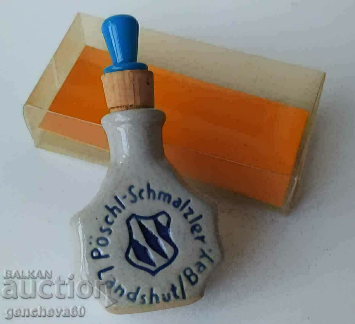 Колекционно порцеланово шишенце за емфие с цена 15.00 лв. | € 7.67 Колекционно порцеланово шишенце за емфие с цена 15.00 лв. | € 7.67