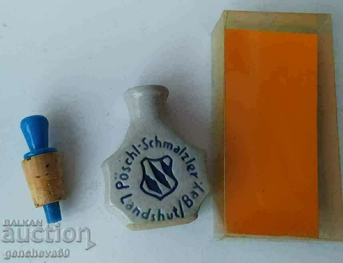 Аукцион Колекционно порцеланово шишенце за емфие Аукцион Колекционно порцеланово шишенце за емфие