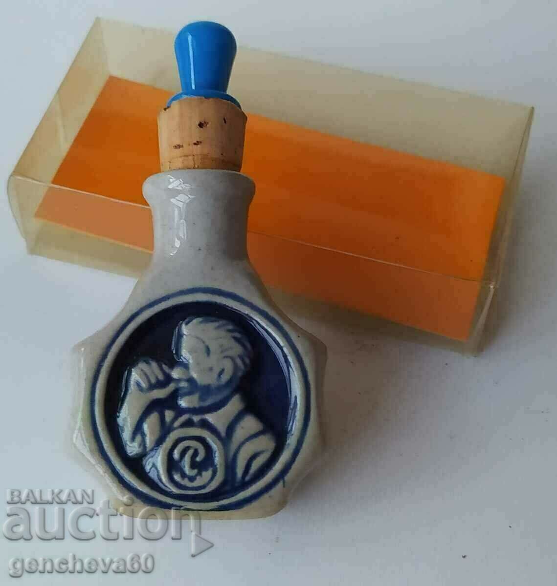 Old collectible snuff bottle