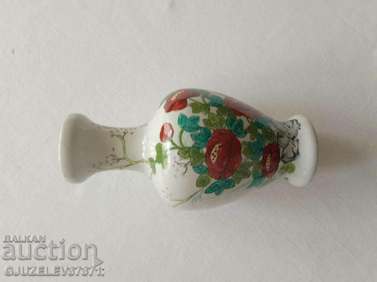 Δημοπρασία Παλιό πορσελάνινο βάζο Δημοπρασία Παλιό πορσελάνινο βάζο