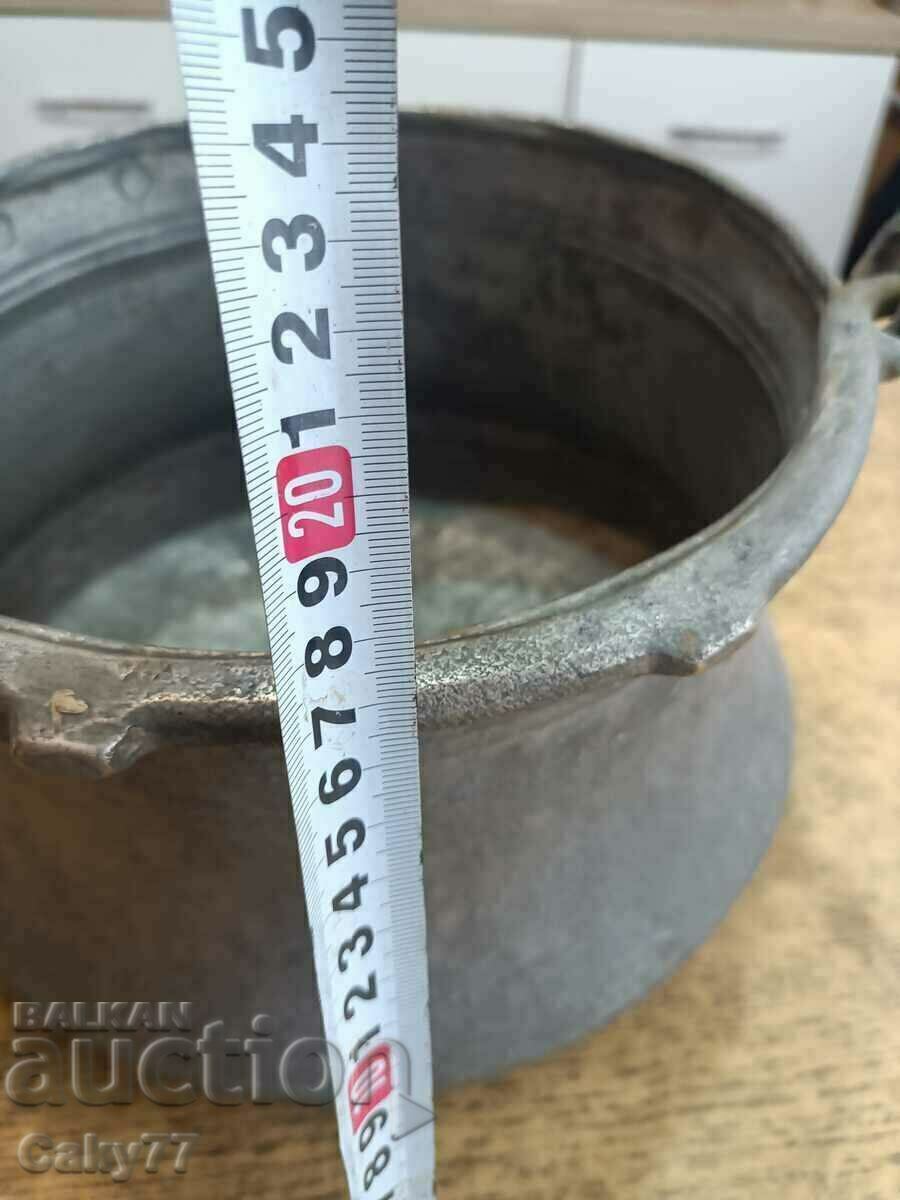 Παράδοση Χάλκινο καζάνι, μέντα Παράδοση Χάλκινο καζάνι, μέντα