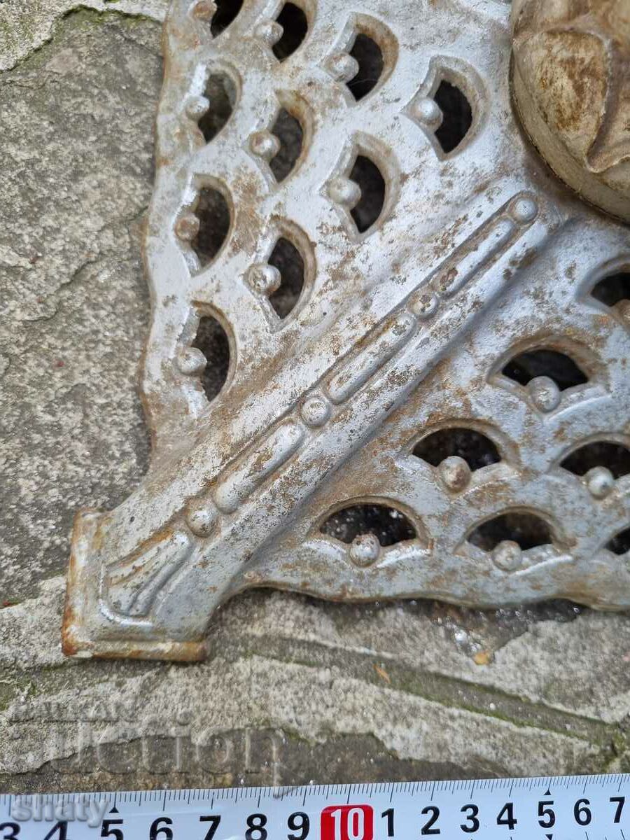 Delivery of Old cast iron Christmas tree stand