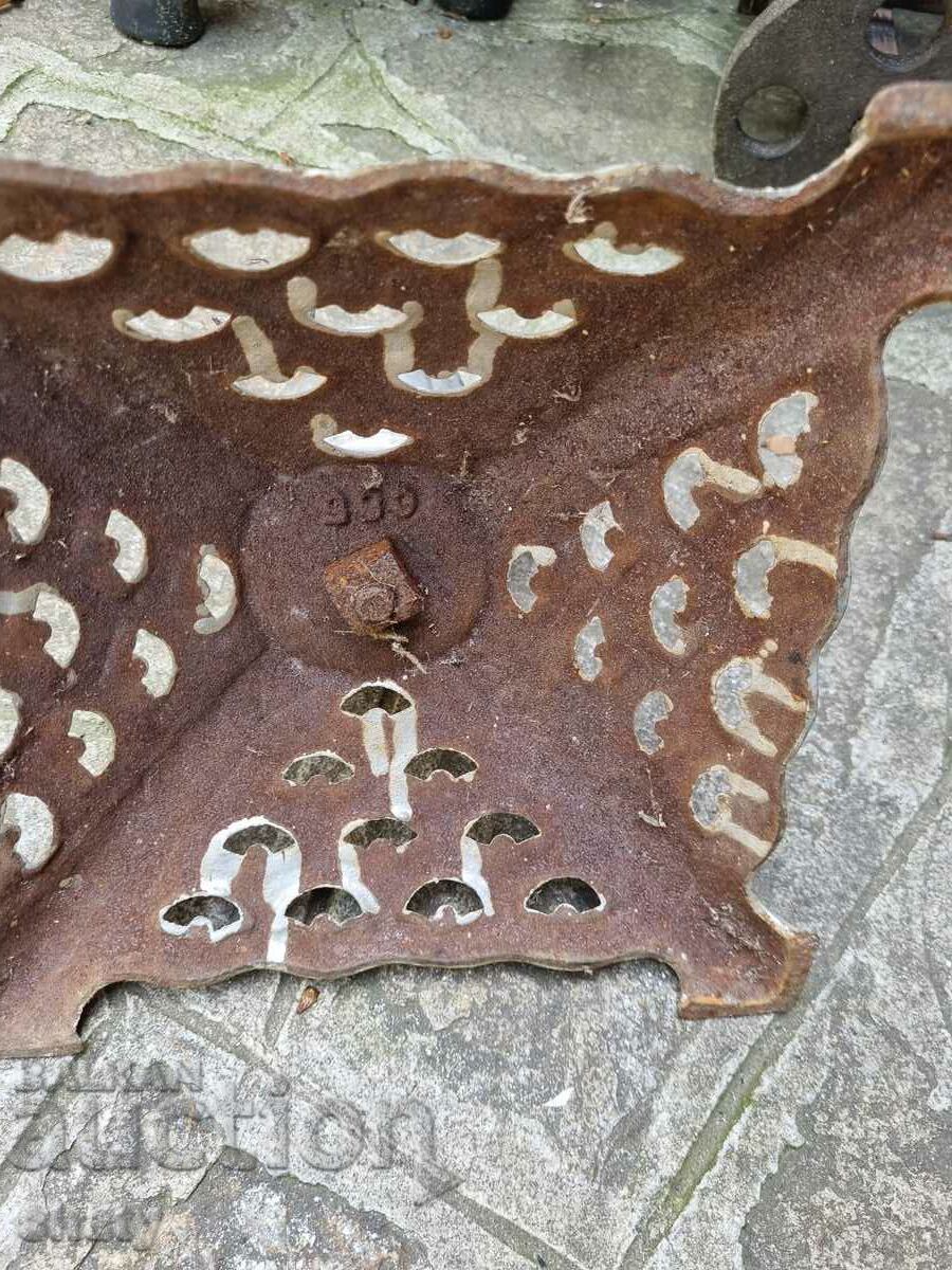 Old cast iron Christmas tree stand - 6