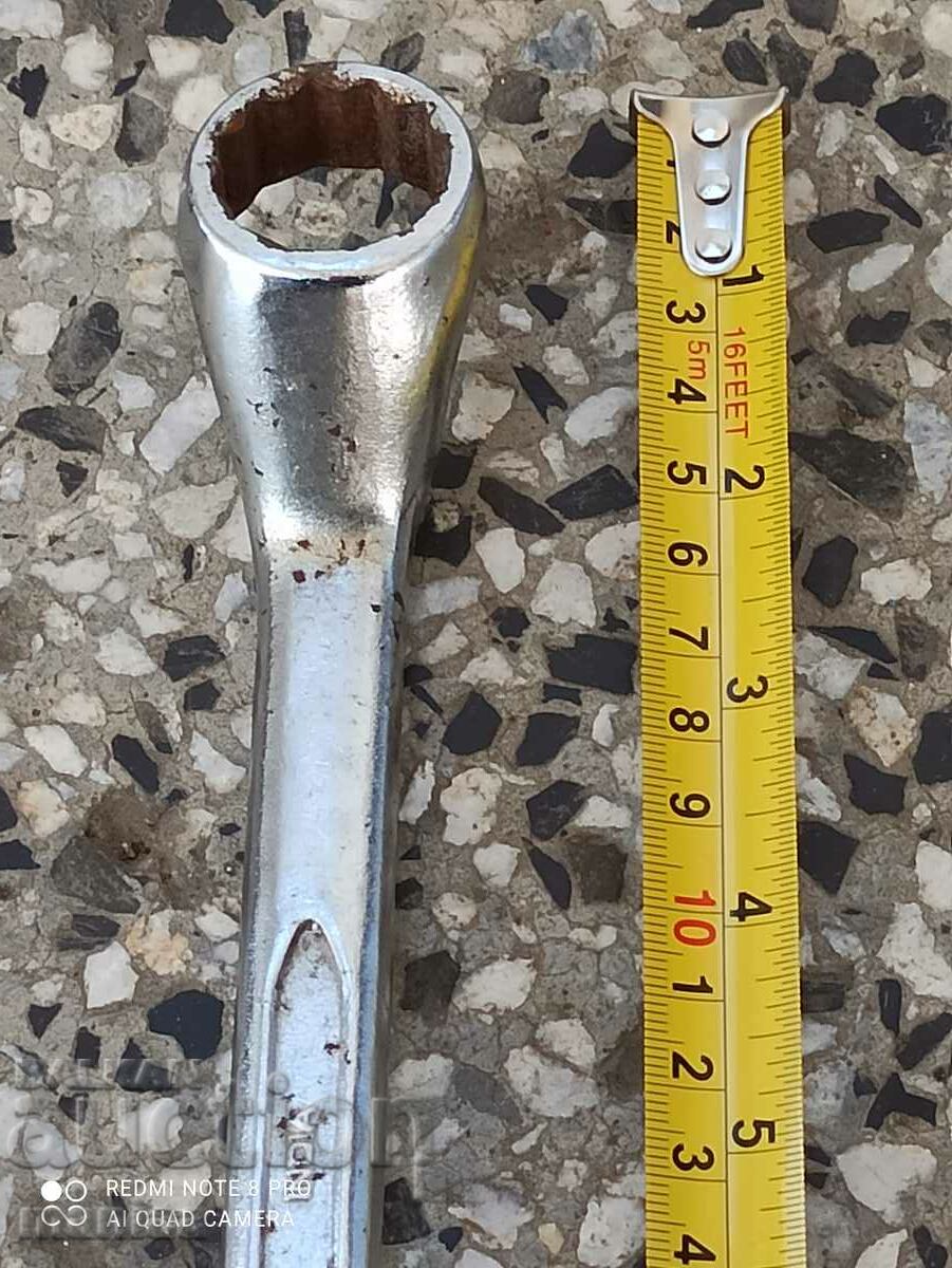 Auction Gedore 21/ 23 pipe wrench Auction Gedore 21/ 23 pipe wrench