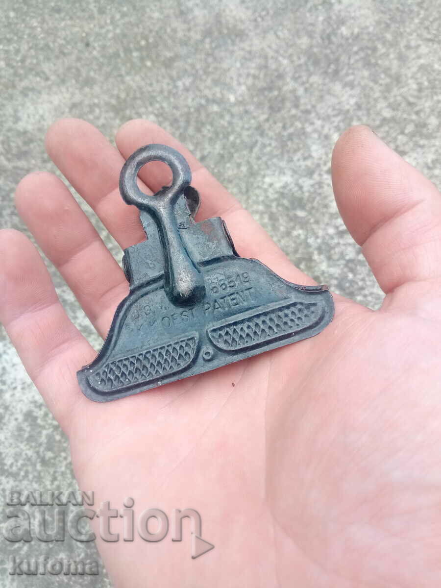 Old money clip with price 39.99 BGN | € 20.45 Old money clip with price 39.99 BGN | € 20.45