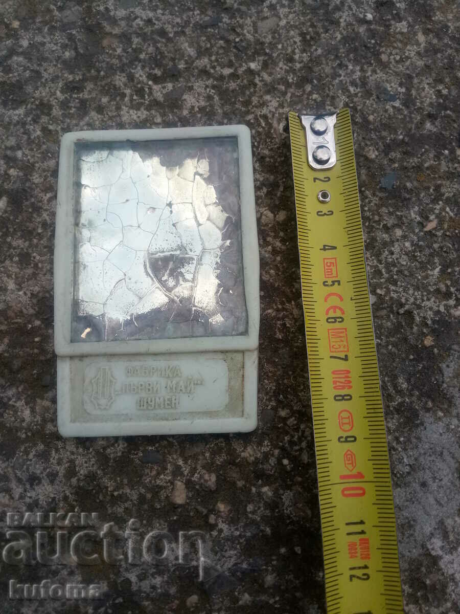 Old pocket mirror with price 4.99 BGN | € 2.55 Old pocket mirror with price 4.99 BGN | € 2.55