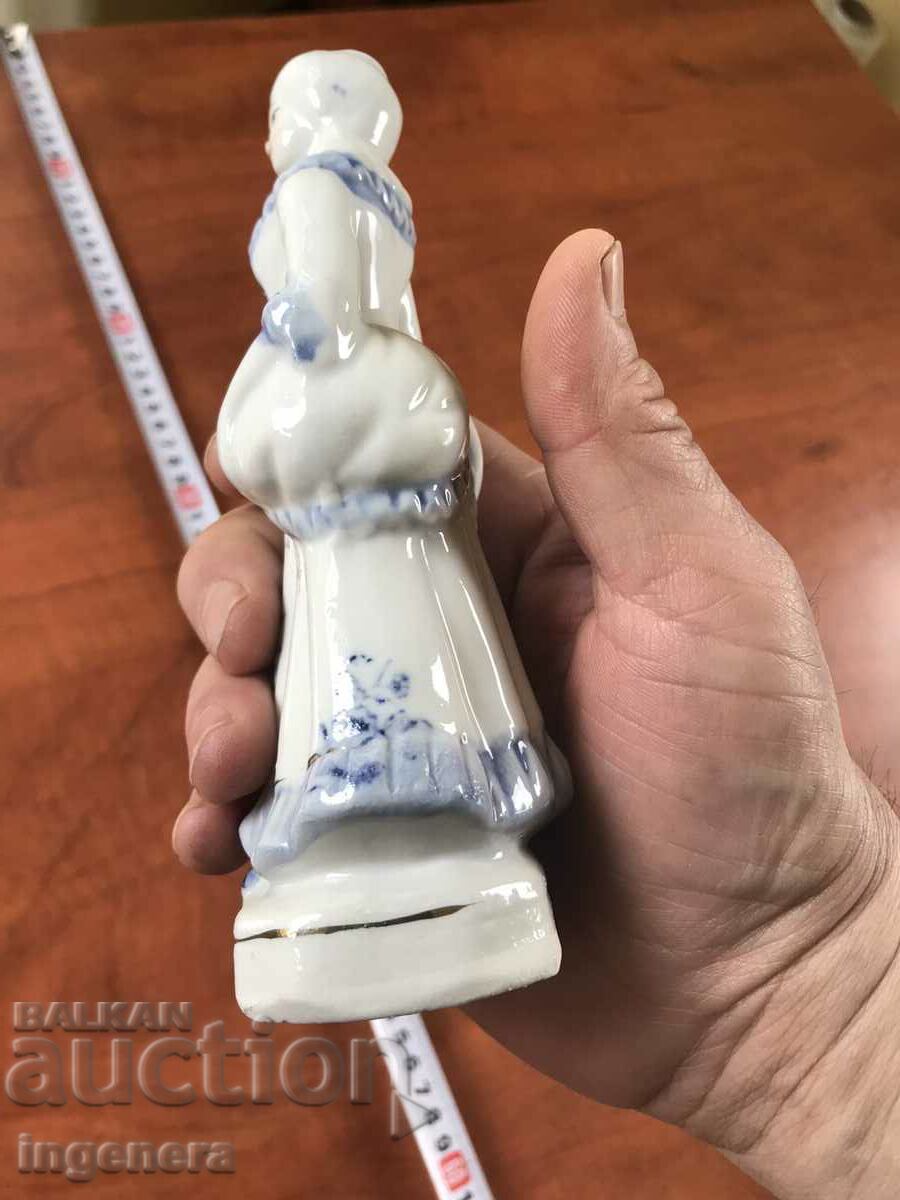 Auction PORCELAIN FIGURE STATUE Auction PORCELAIN FIGURE STATUE