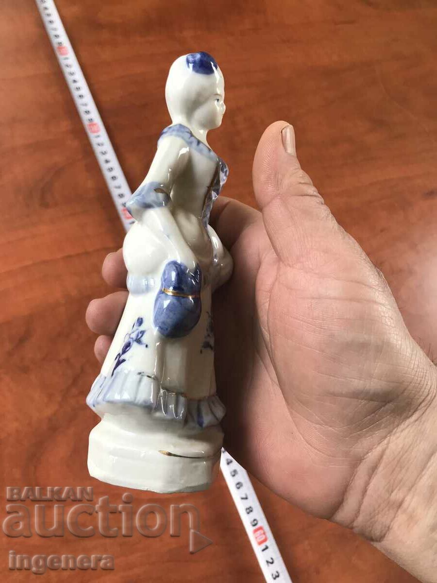 PORCELAIN FIGURE STATUE - 5 PORCELAIN FIGURE STATUE - 5