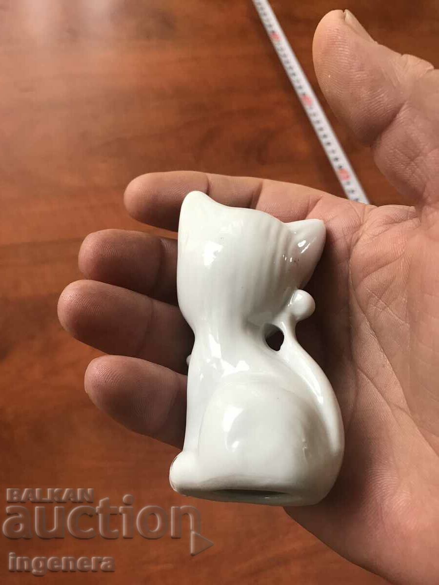 Delivery of PORCELAIN FIGURE STATUETTE KITTEN CAT