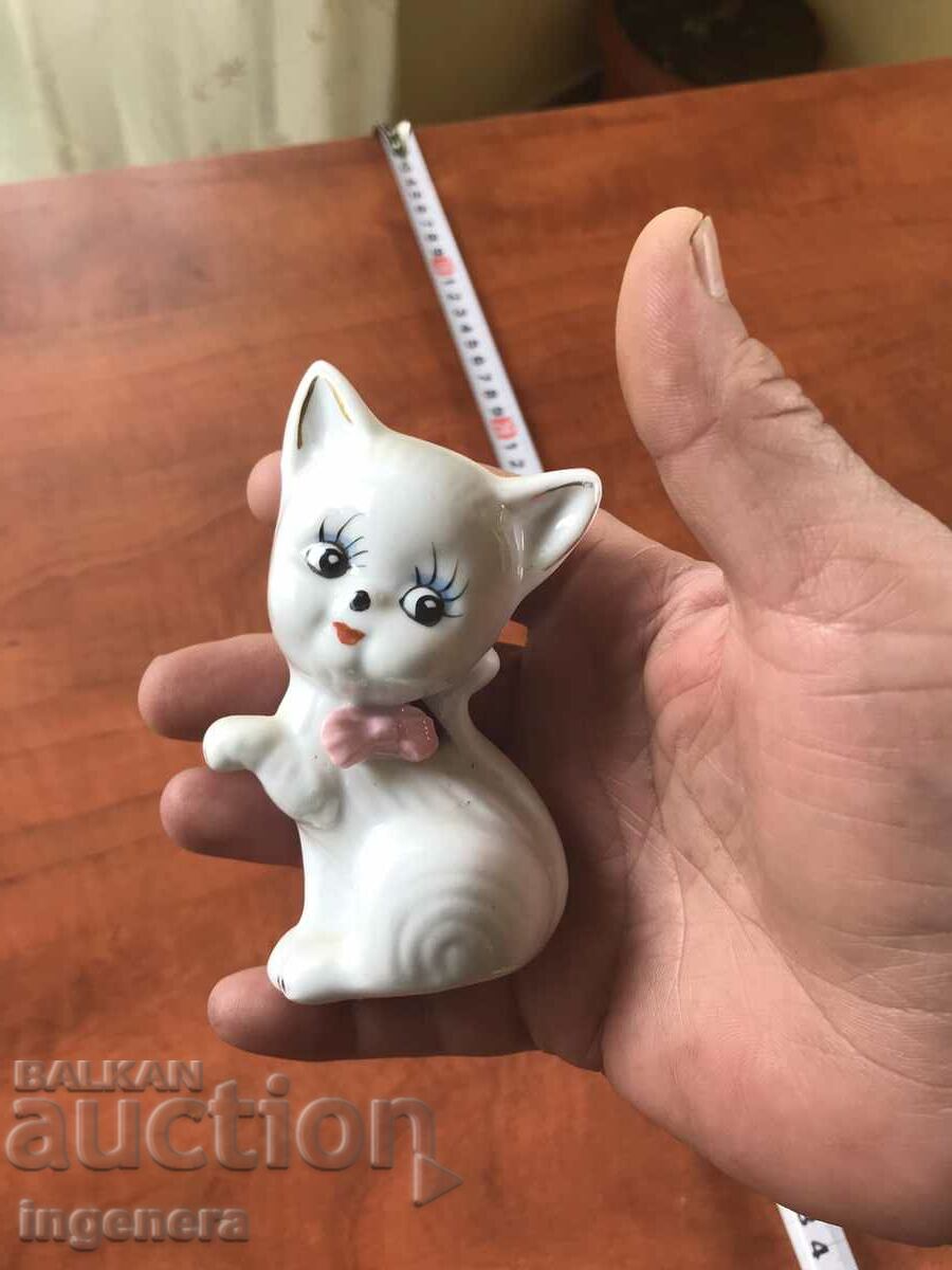 PORCELAIN FIGURE STATUE with price 18.00 BGN | € 9.20 PORCELAIN FIGURE STATUE with price 18.00 BGN | € 9.20