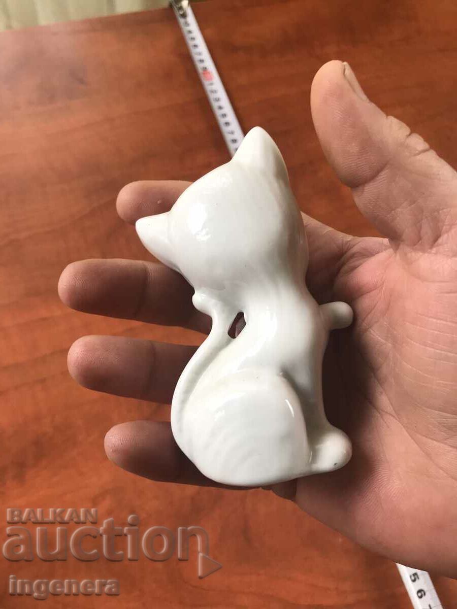 Auction PORCELAIN FIGURE STATUE Auction PORCELAIN FIGURE STATUE