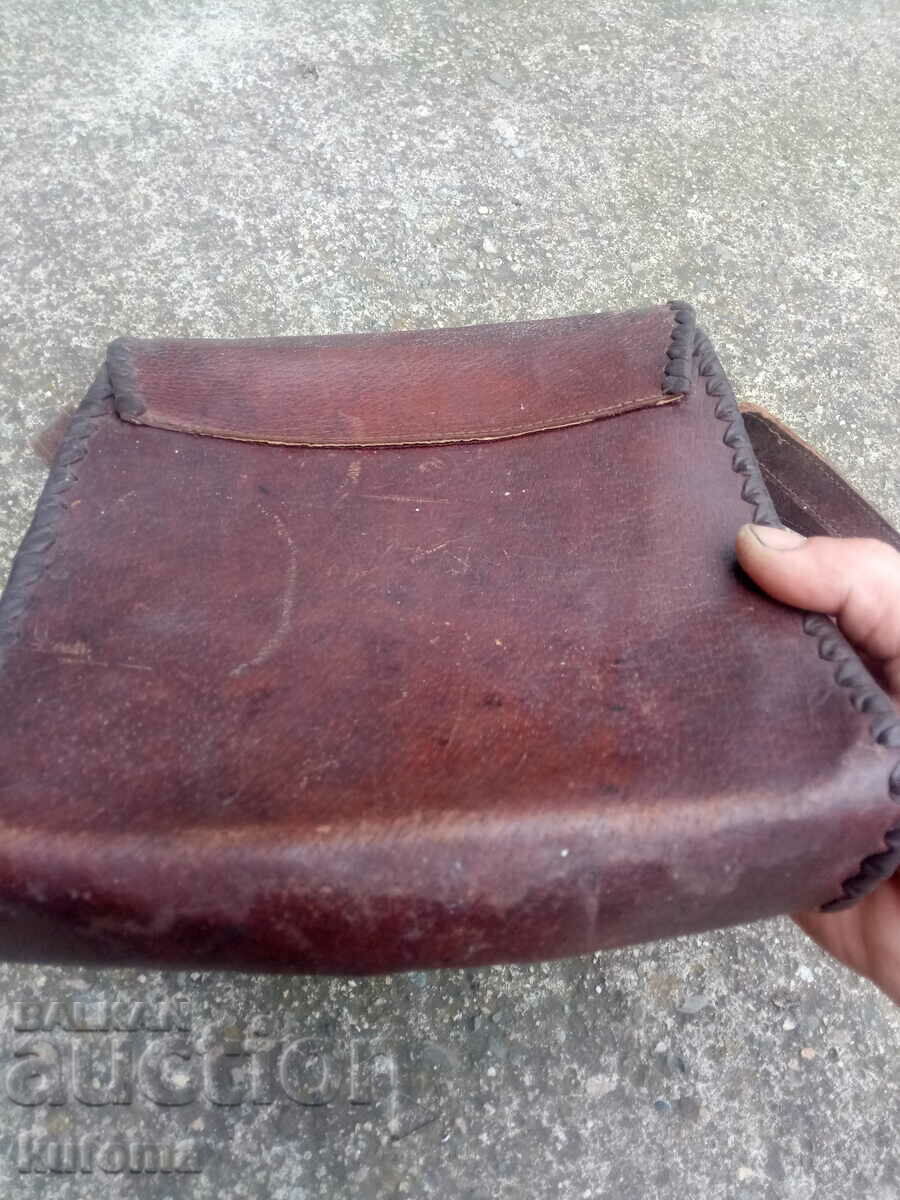 geanta din piele veche - 5