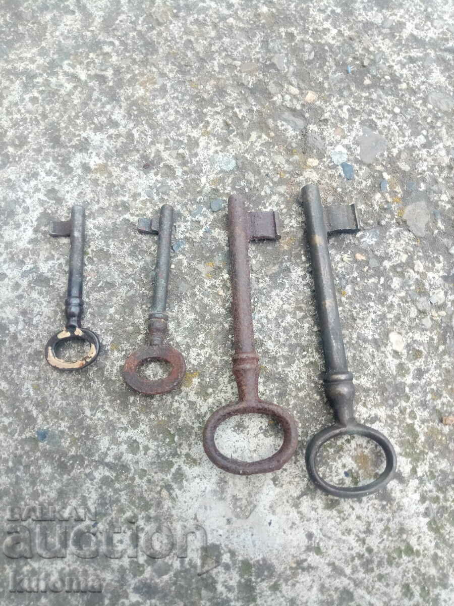 Old keys with price 29.99 BGN | € 15.33 Old keys with price 29.99 BGN | € 15.33