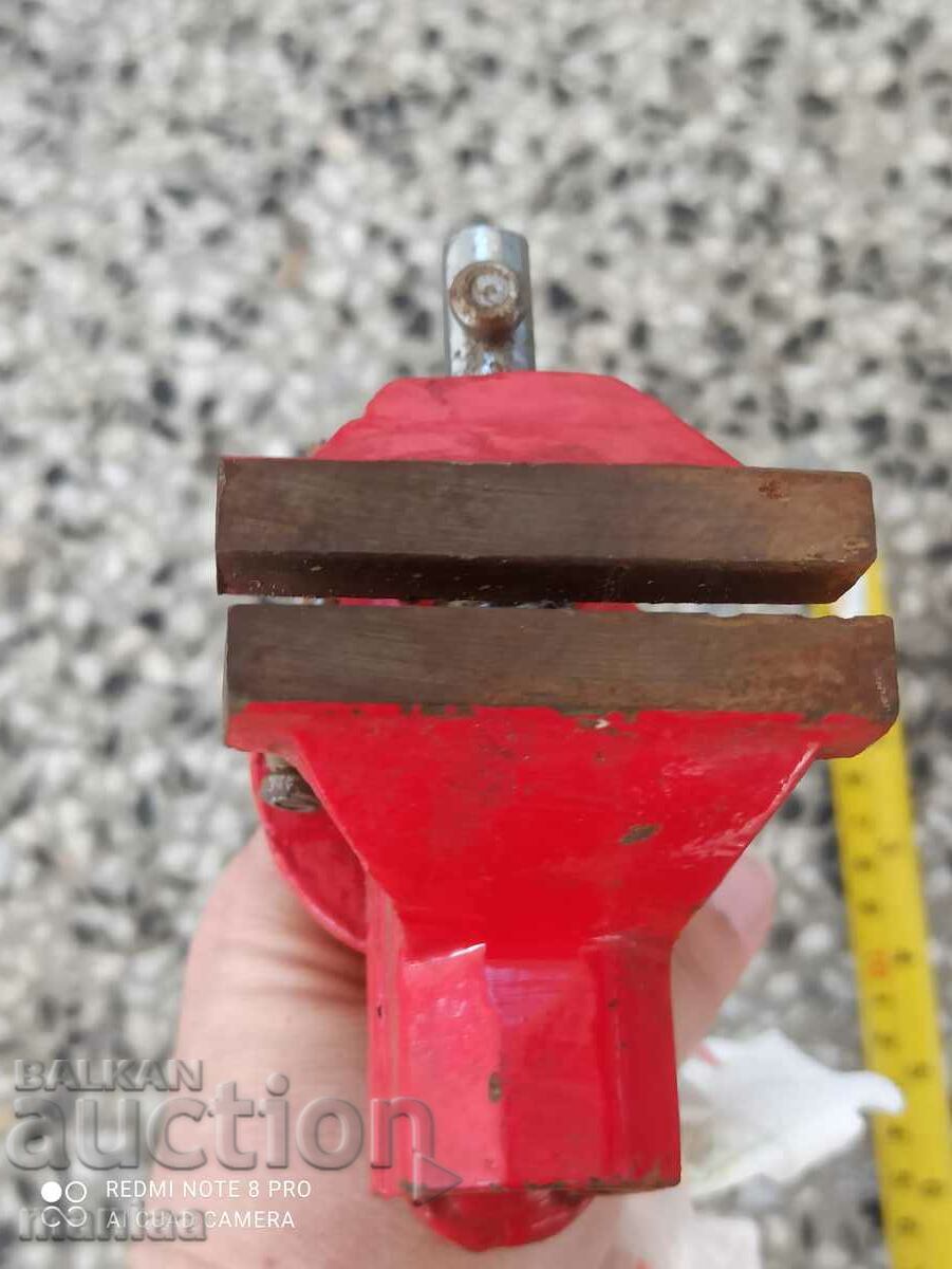 Delivery of A small vise Delivery of A small vise