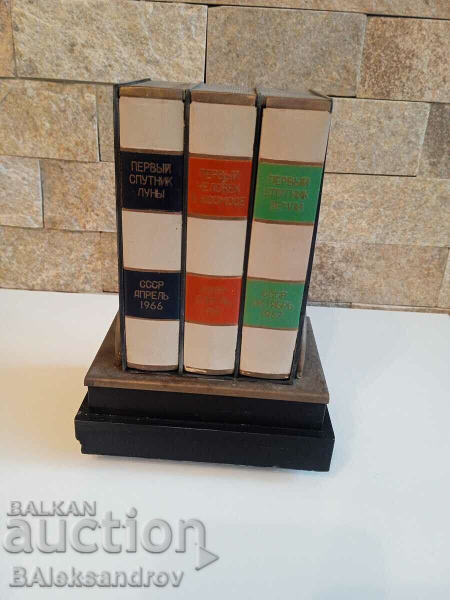 Old soviet cigarette box with price 22.00 BGN | € 11.25